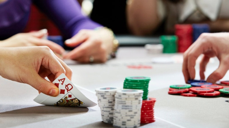 Phân tích phong cách chơi bài Poker